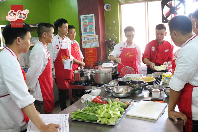Lớp đào tạo nghề nấu ăn