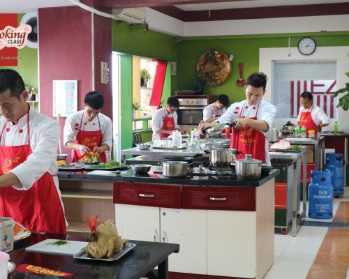 Những hình ảnh thực tế về một buổi thực hành học nghề bếp tại EZCooking