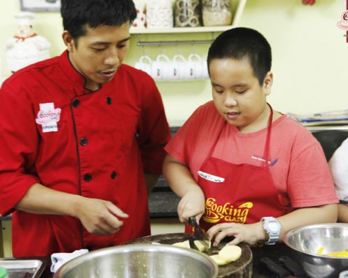 Mẹ thần đồng Đỗ Nhật Nam: “Tôi cho Nam học nấu ăn từ nhỏ”