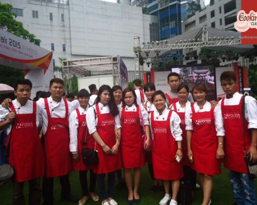 Học viên lớp đầu bếp chuyên nghiệp EZcooking tham gia hội chợ Ẩm thực Hàn Quốc