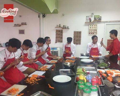 Làm đầu bếp chuyên nghiệp không khó với Ezcooking !