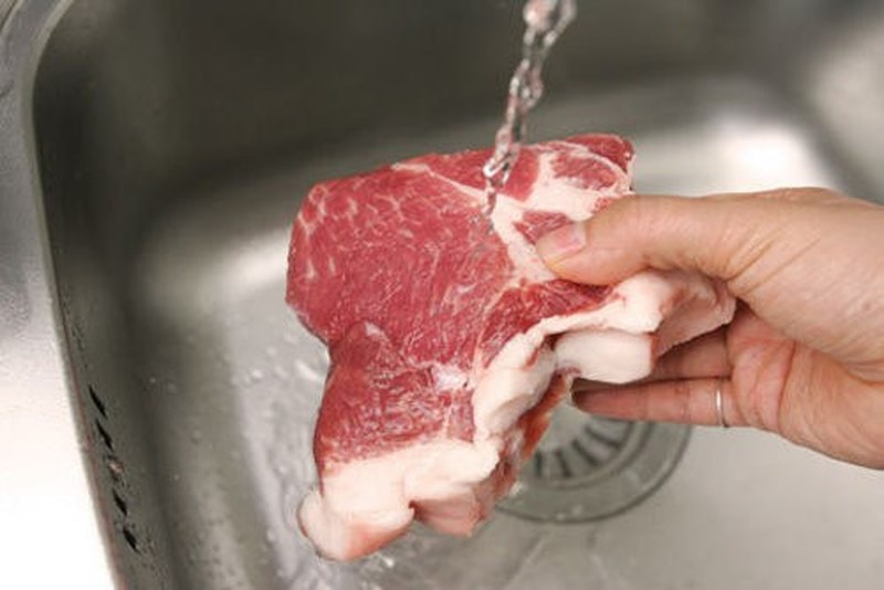 cách rửa thịt heo